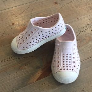 Light pink native shoes Jefferson  kids size 6